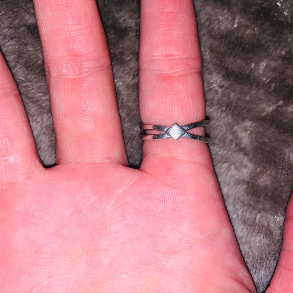 ELLE “RODEO DRIVE” INFINITY RING. - Picture 3 of 4